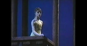 Gelsey Kirkland as Juliet in Sir MacMillan's balconey scene. Video excert: YouTube.