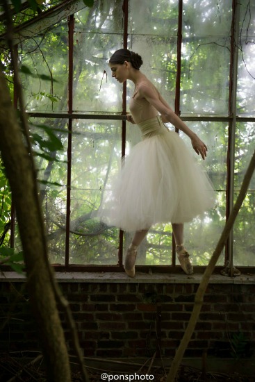 Photographer Luis Pons Captures Ballerinas in New York City [Breathtaking Images]