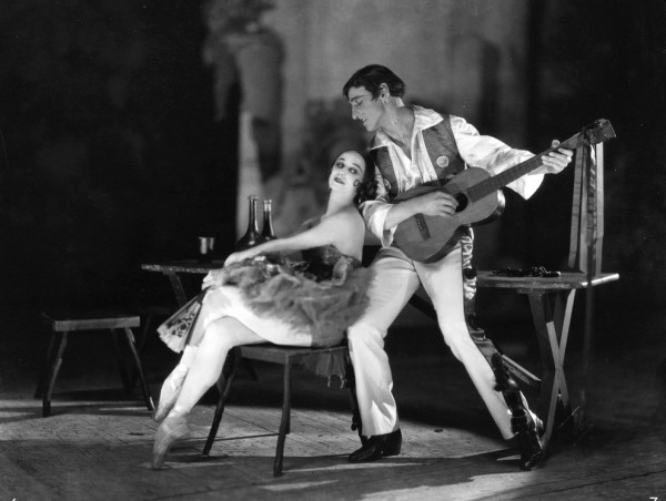 Anna-Pavlova-and-a-fellow-dancer-1920. Public Domain.